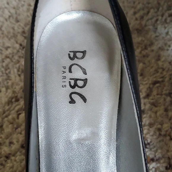 BCBG 8 1/2 black heels - Picture 3 of 11